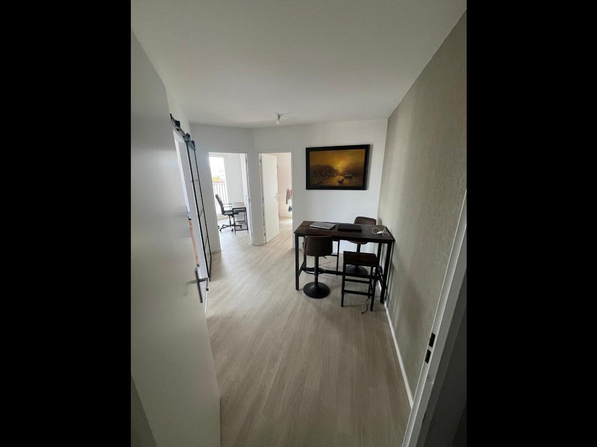 Colocation à Villeurbanne : Chambre lumineuse · Villeurbanne — 2 pièces au total (photo 3/6)