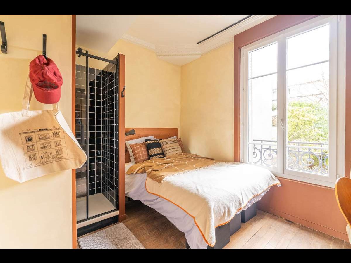 Colocation à Marseille — Chambre lumineuse · Marseille — 3 pièces au total Colocation à Marseille — Chambre lumineuse · Marseille — 3 pièces au total