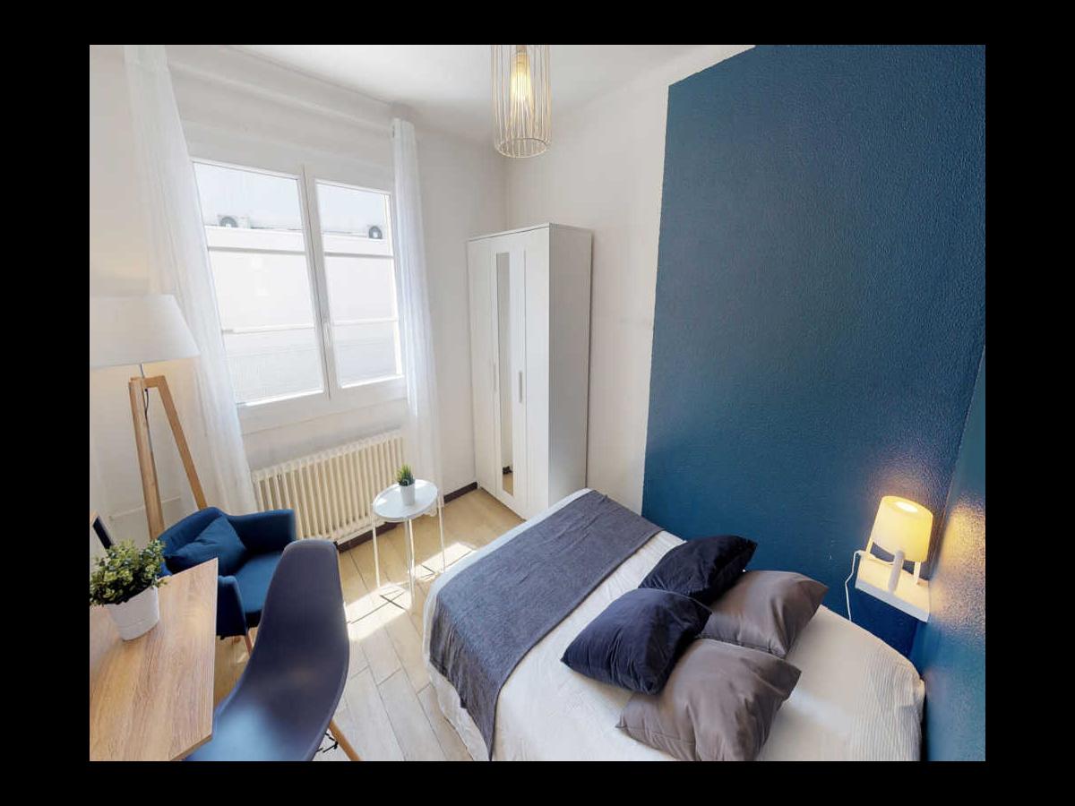 Colocation à Strasbourg : Chambre avec bureau · Strasbourg (63 m² le logement) (photo 5/6)