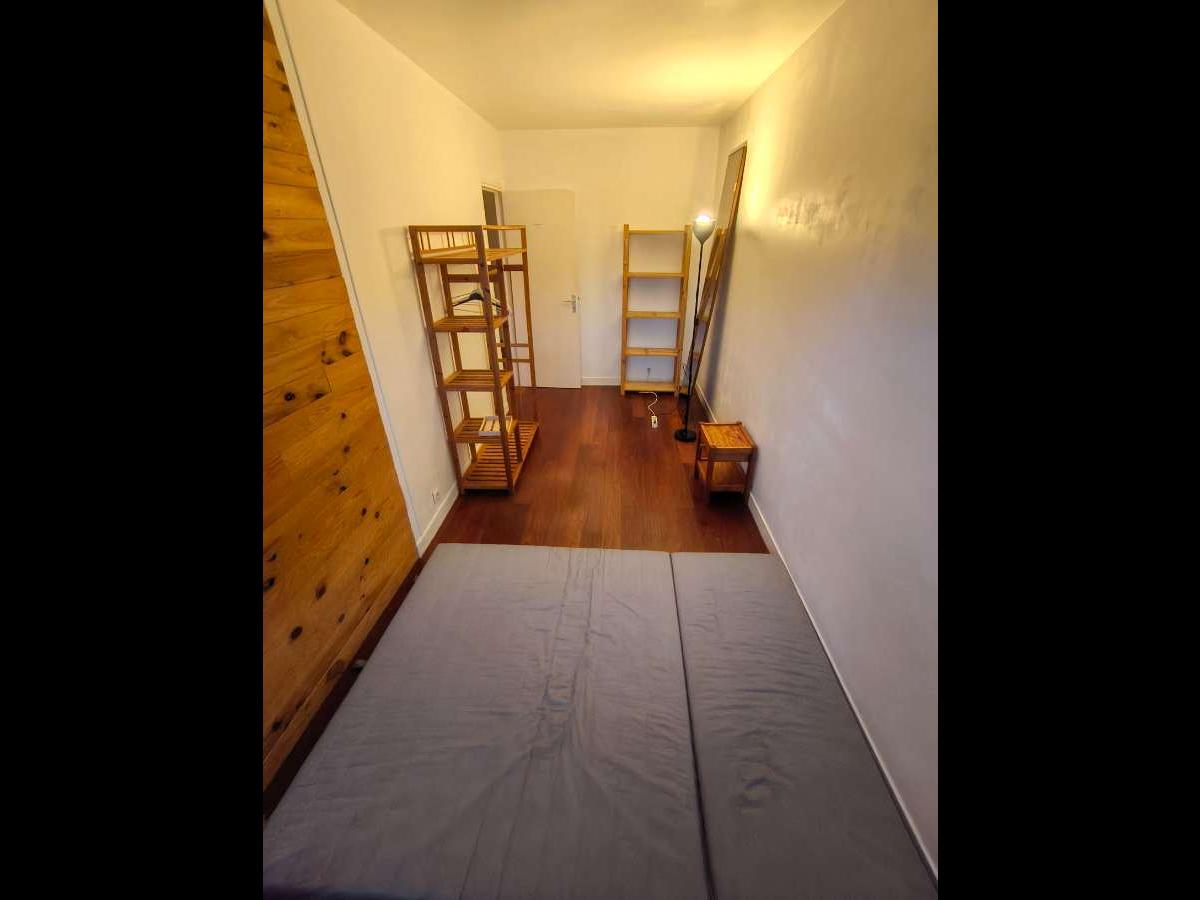Colocation à Nanterre — Chambre avec bureau · Nanterre (59 m² le logement) Colocation à Nanterre — Chambre avec bureau · Nanterre (59 m² le logement)