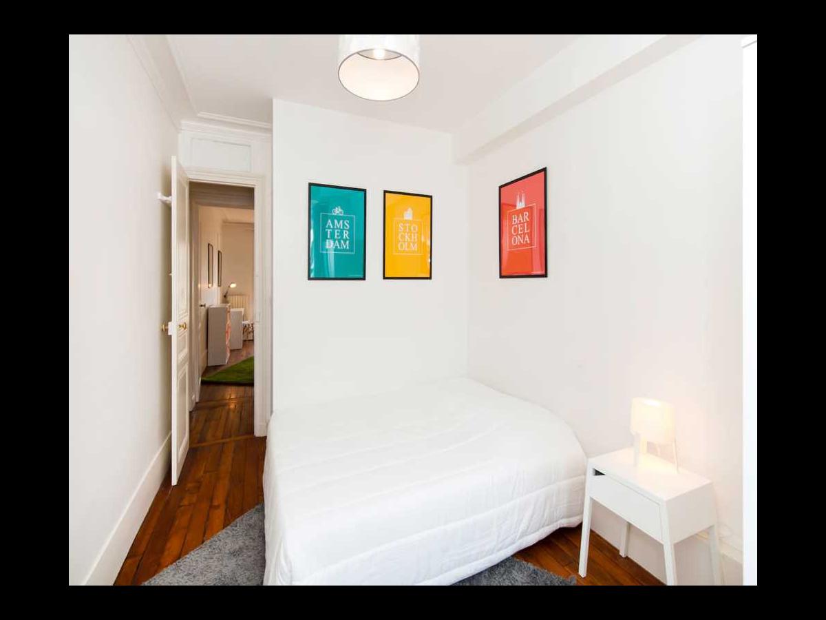 Colocation à Valence : Chambre avec bureau · Valence (78 m² le logement) (photo 3/6)