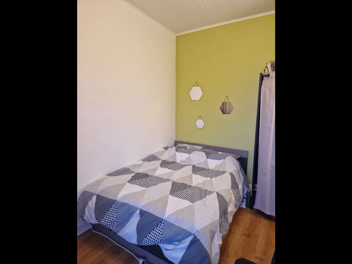 Colocation à Toulon : Chambre lumineuse · Toulon — 2 pièces au total (photo 2/6)