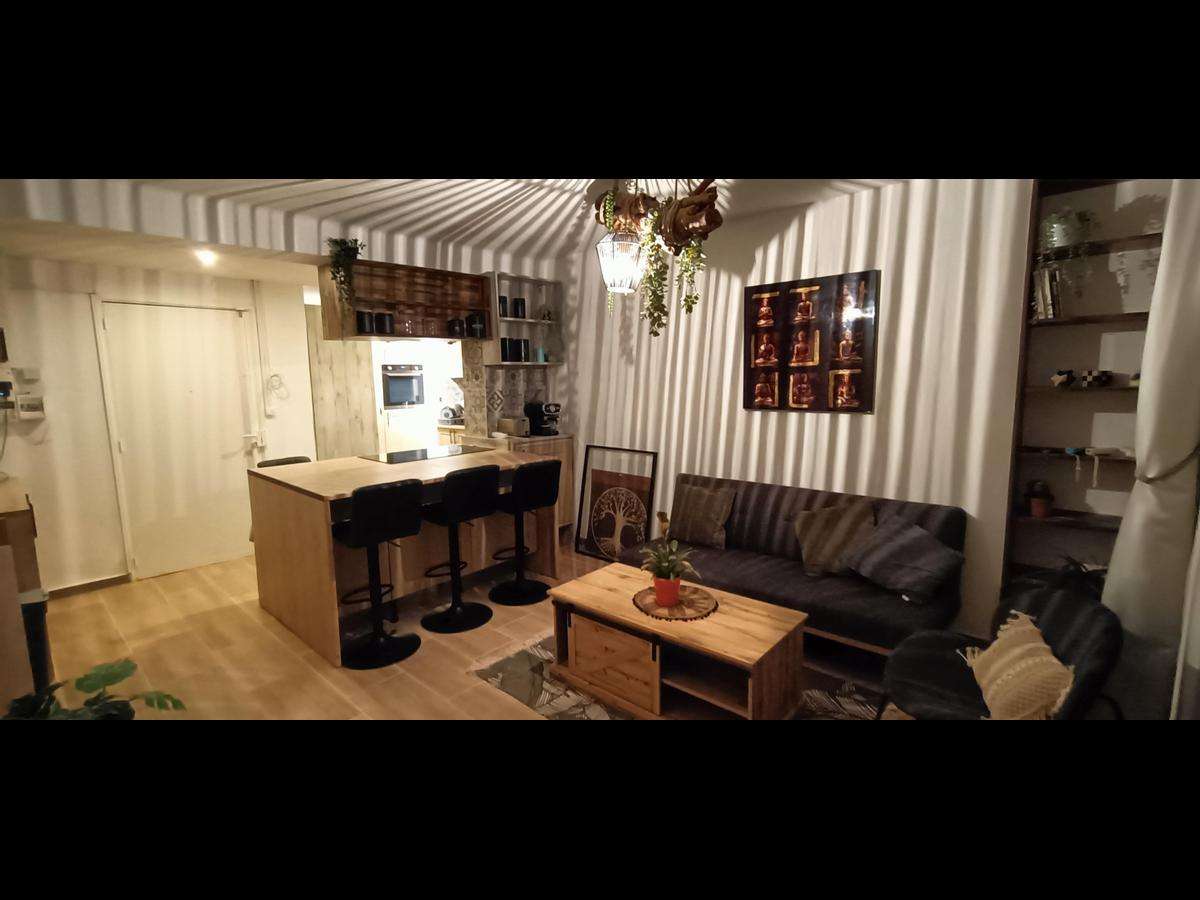 Colocation à Lille : Chambre lumineuse · Lille — 6 pièces au total (photo 2/6)