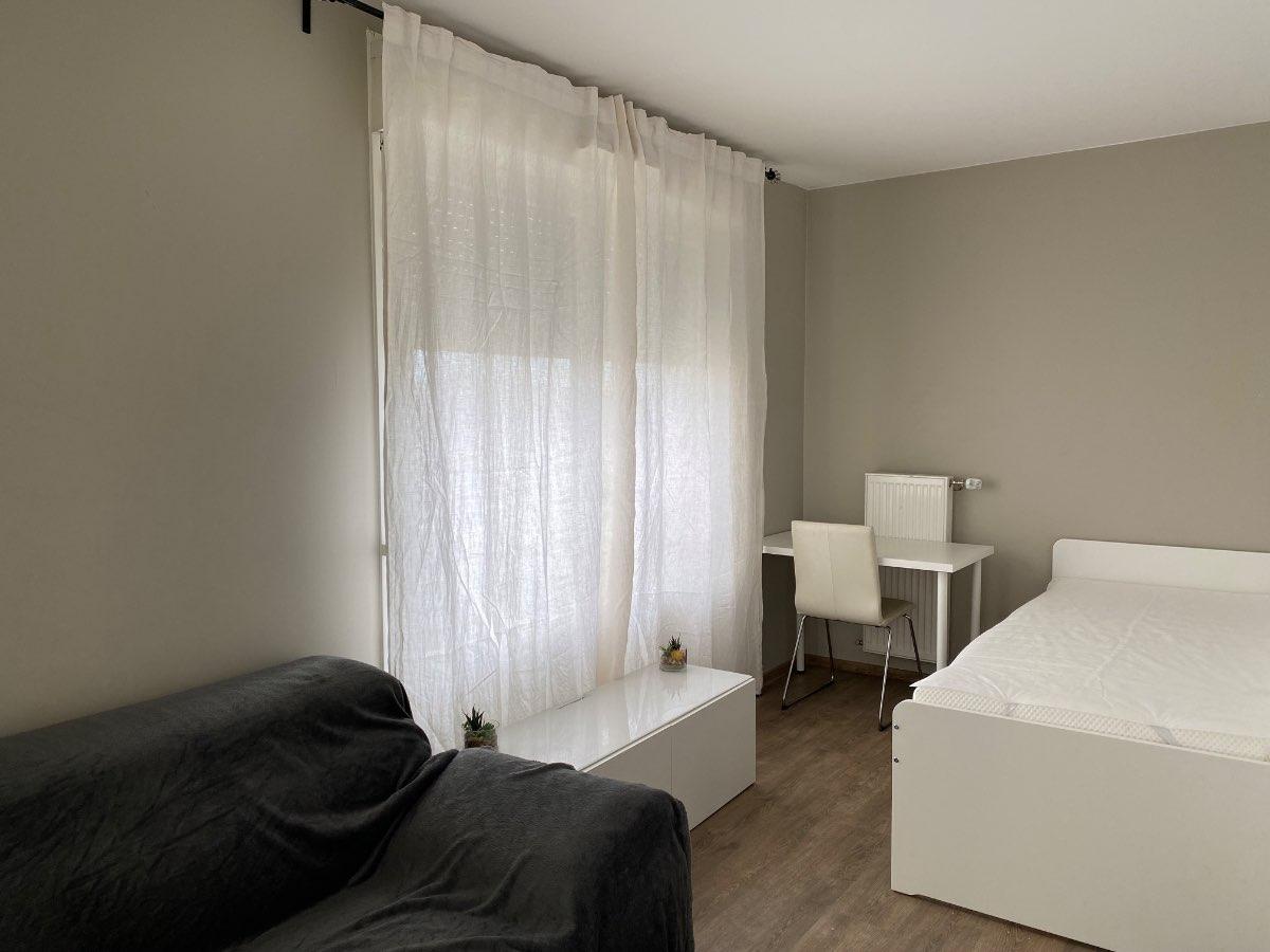 Colocation à Nancy : Chambre lumineuse · Nancy — 6 pièces au total (photo 4/6)