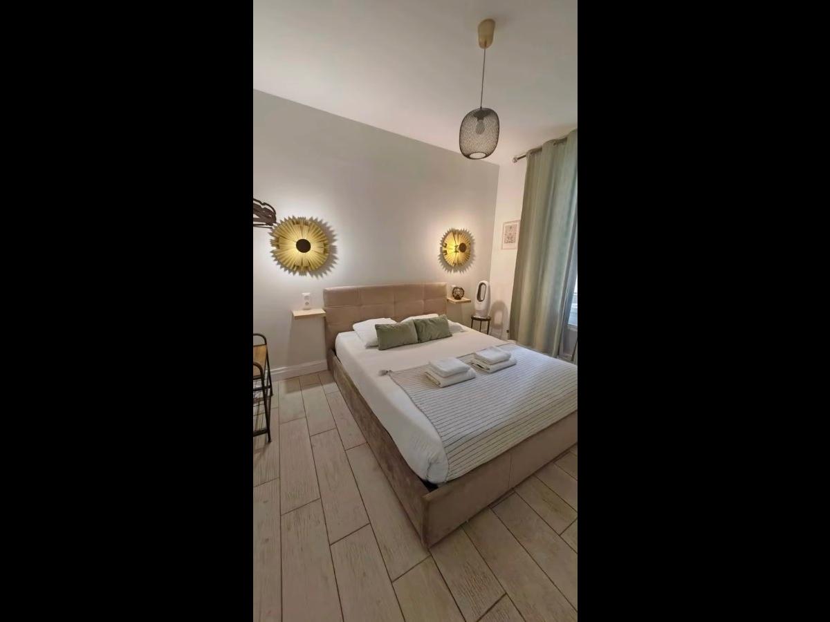 Colocation à Strasbourg : Chambre avec bureau · Strasbourg (74 m² le logement) (photo 5/6)