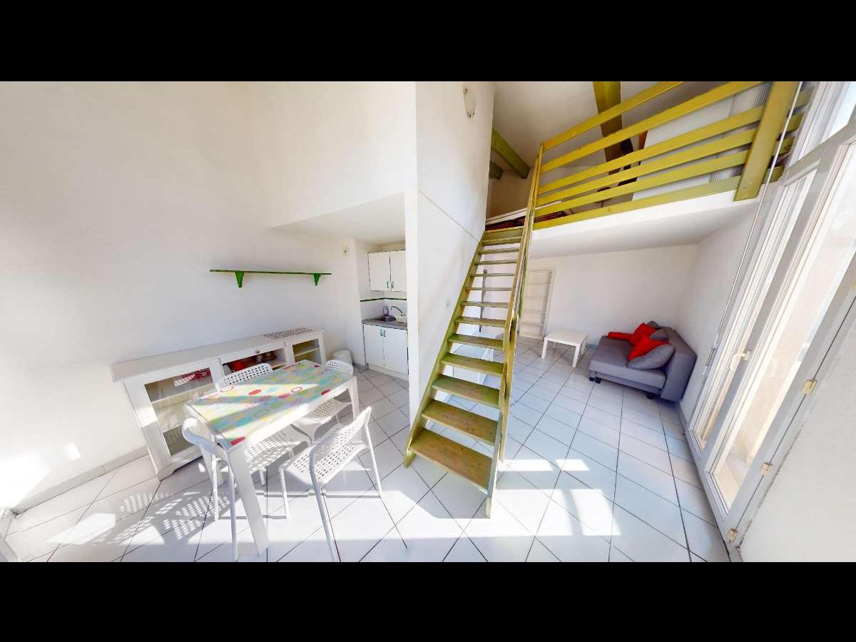 Colocation à Blois — Chambre avec bureau · Blois (90 m² le logement) Colocation à Blois — Chambre avec bureau · Blois (90 m² le logement)