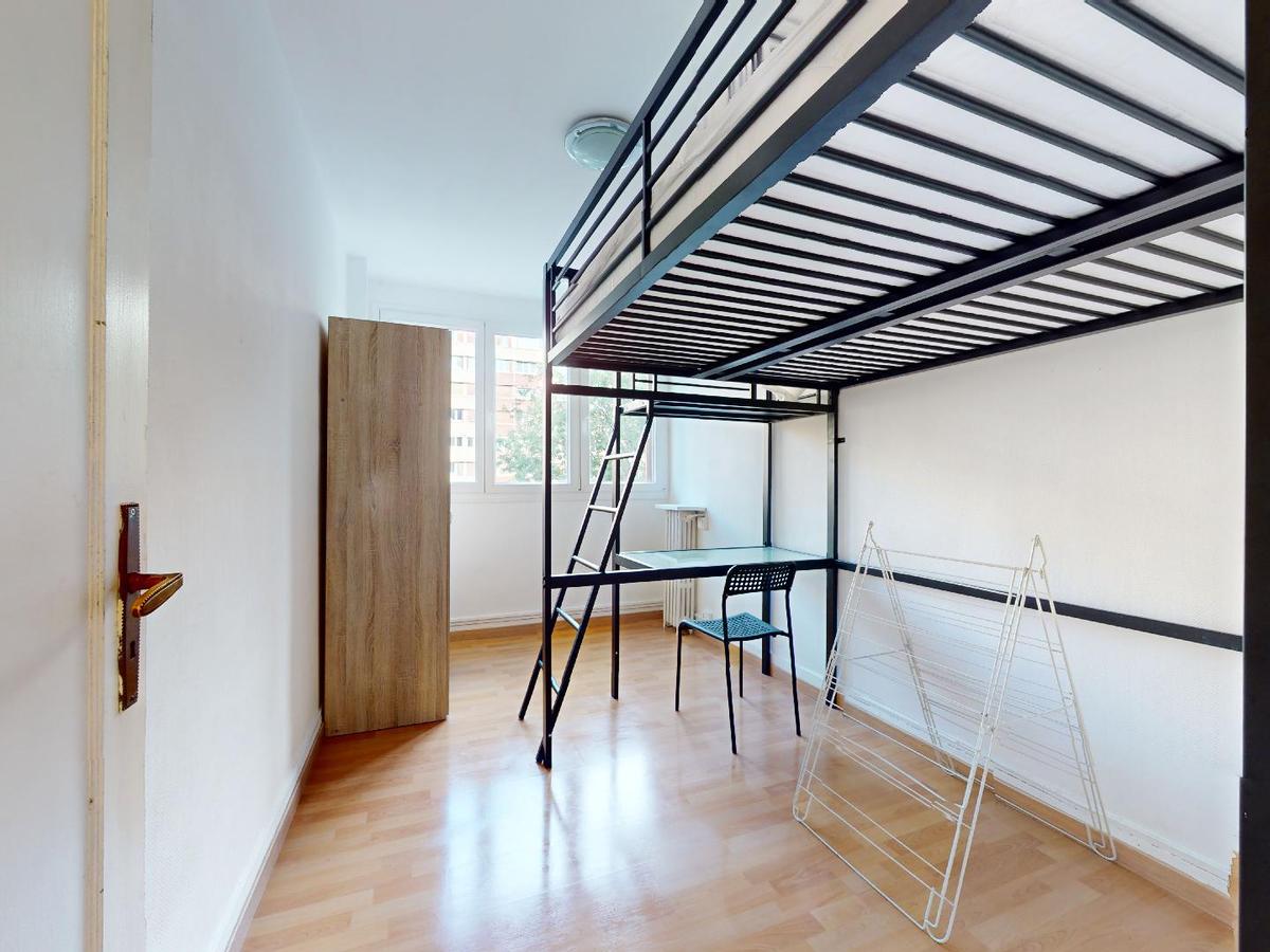 Colocation à Hyères — Dispo août · coloc calme · Hyères Colocation à Hyères — Dispo août · coloc calme · Hyères