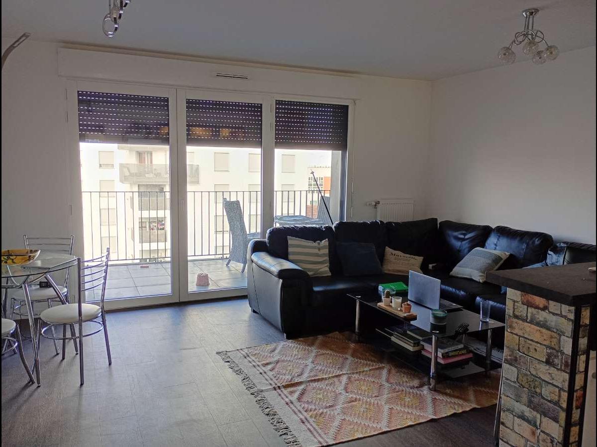 Colocation à Bastia : Chambre avec bureau · Bastia (42 m² le logement) (photo 2/6)
