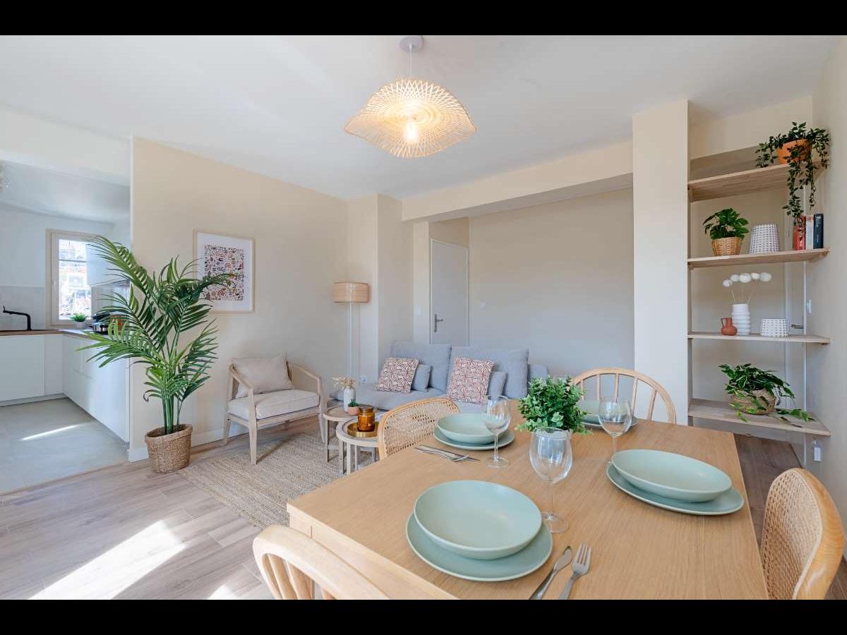 Colocation à Bayonne : Chambre avec bureau · Bayonne (92 m² le logement) (photo 2/6)
