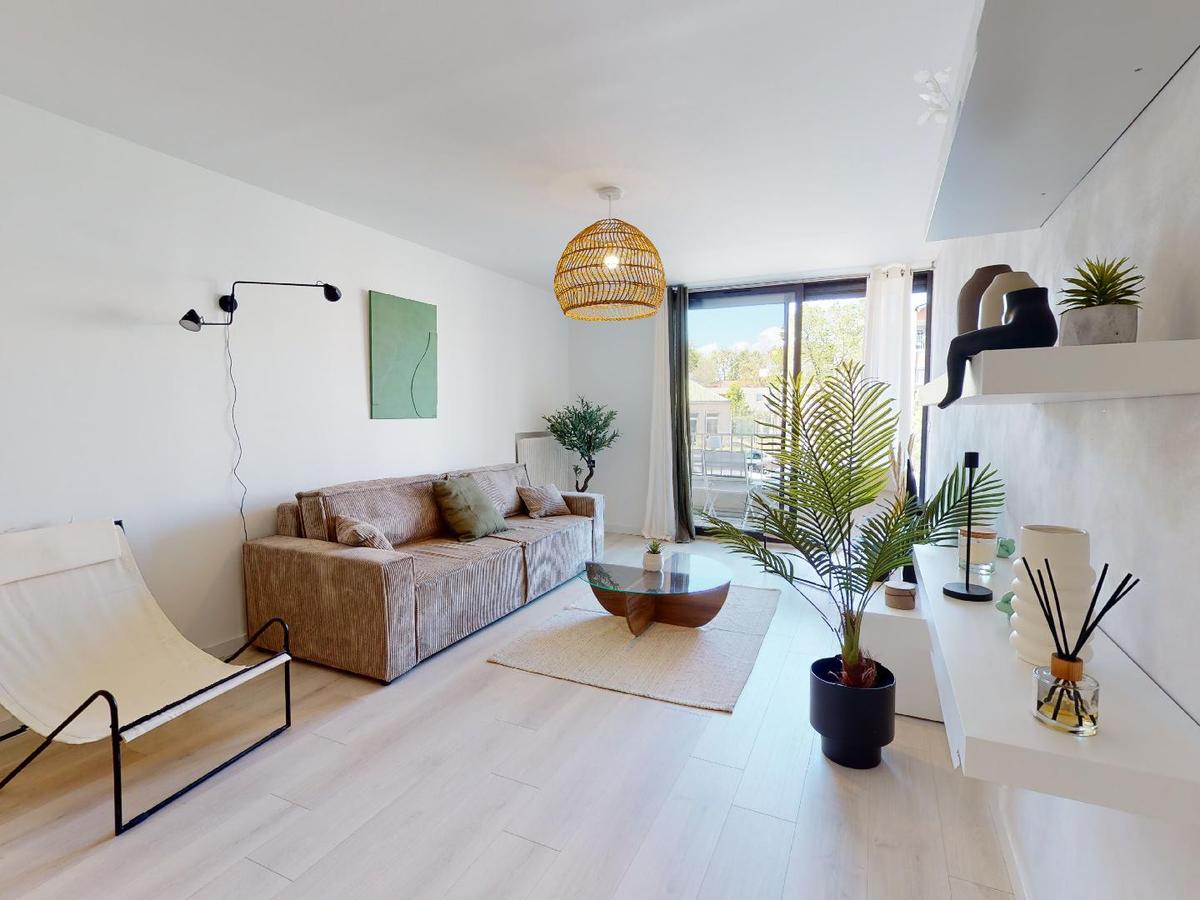 Colocation à Lyon : Chambre avec bureau · Lyon (53 m² le logement) (photo 3/6)