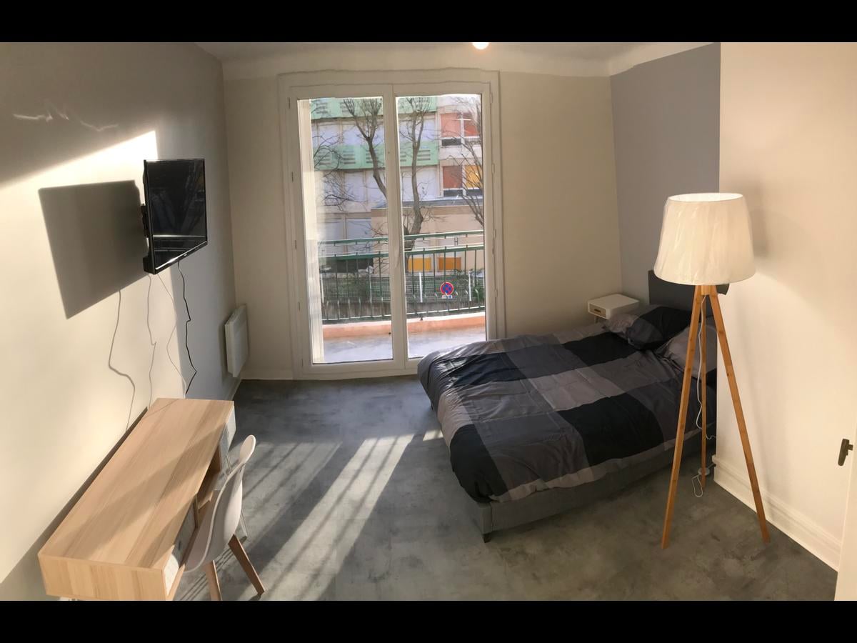 Colocation à Cergy : Chambre avec bureau · Cergy (49 m² le logement) (photo 5/6)