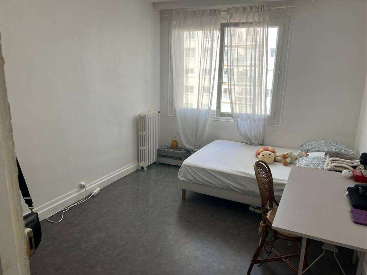 Colocation à Orléans : Chambre lumineuse · Orléans — 2 pièces au total (photo 4/6)