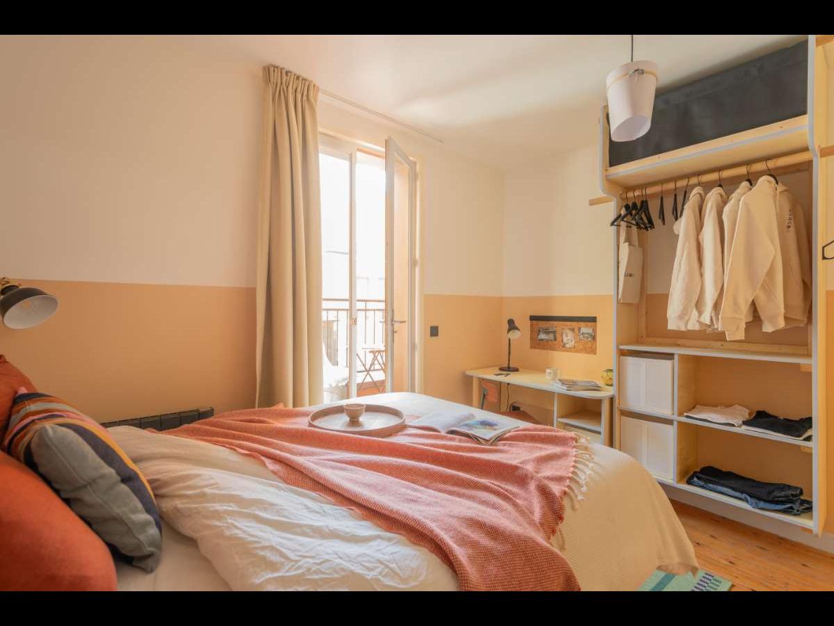 Colocation à Marseille : Chambre avec bureau · Marseille (36 m² le logement) (photo 4/6)