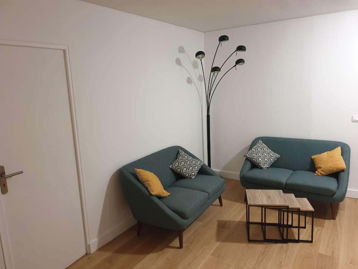 Colocation à Colmar — Chambre avec bureau · Colmar (71 m² le logement) Colocation à Colmar — Chambre avec bureau · Colmar (71 m² le logement)