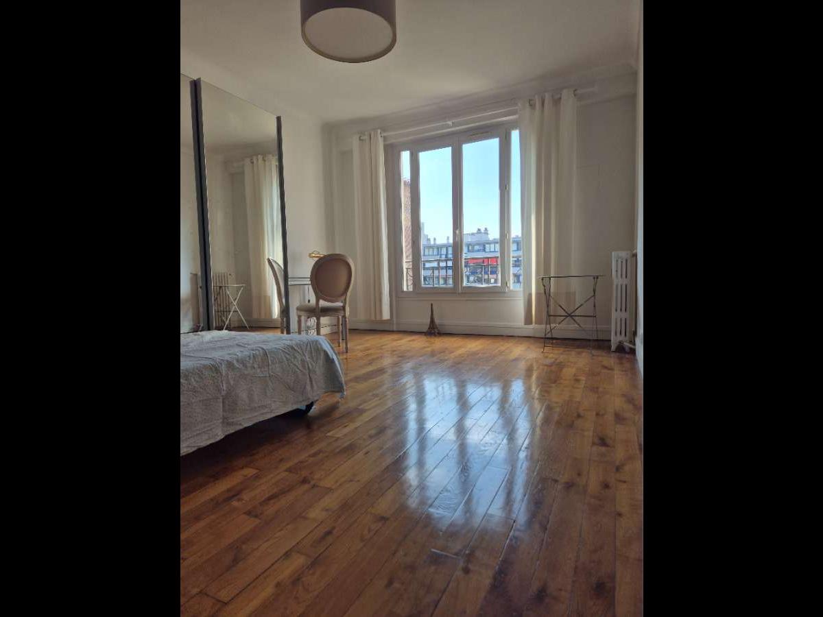 Colocation à Rodez : Chambre avec bureau · Rodez (59 m² le logement) (photo 4/6)