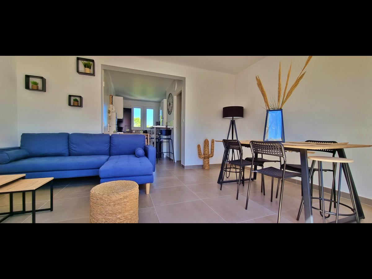 Colocation à Mérignac — Chambre lumineuse · Mérignac — 6 pièces au total Colocation à Mérignac — Chambre lumineuse · Mérignac — 6 pièces au total