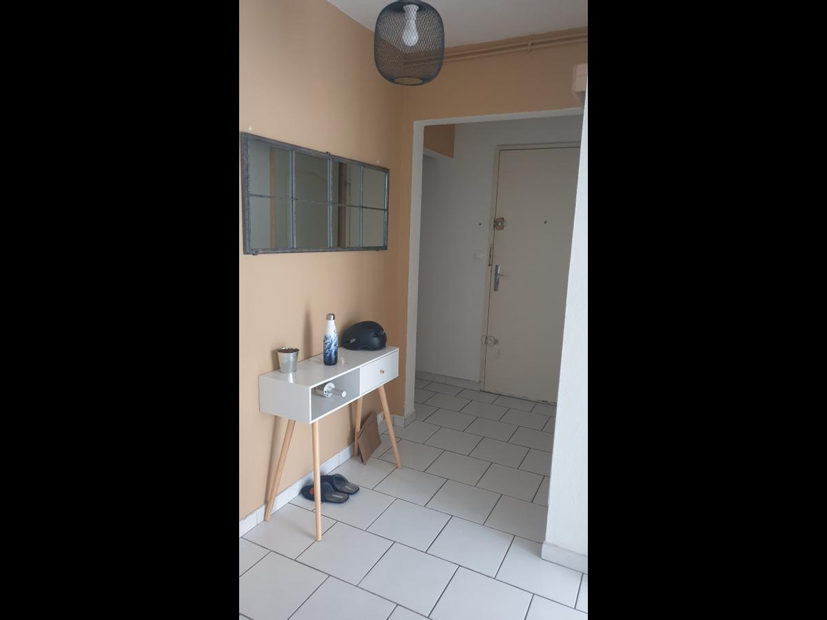 Colocation à Nanterre : Chambre avec bureau · Nanterre (74 m² le logement) (photo 4/6)