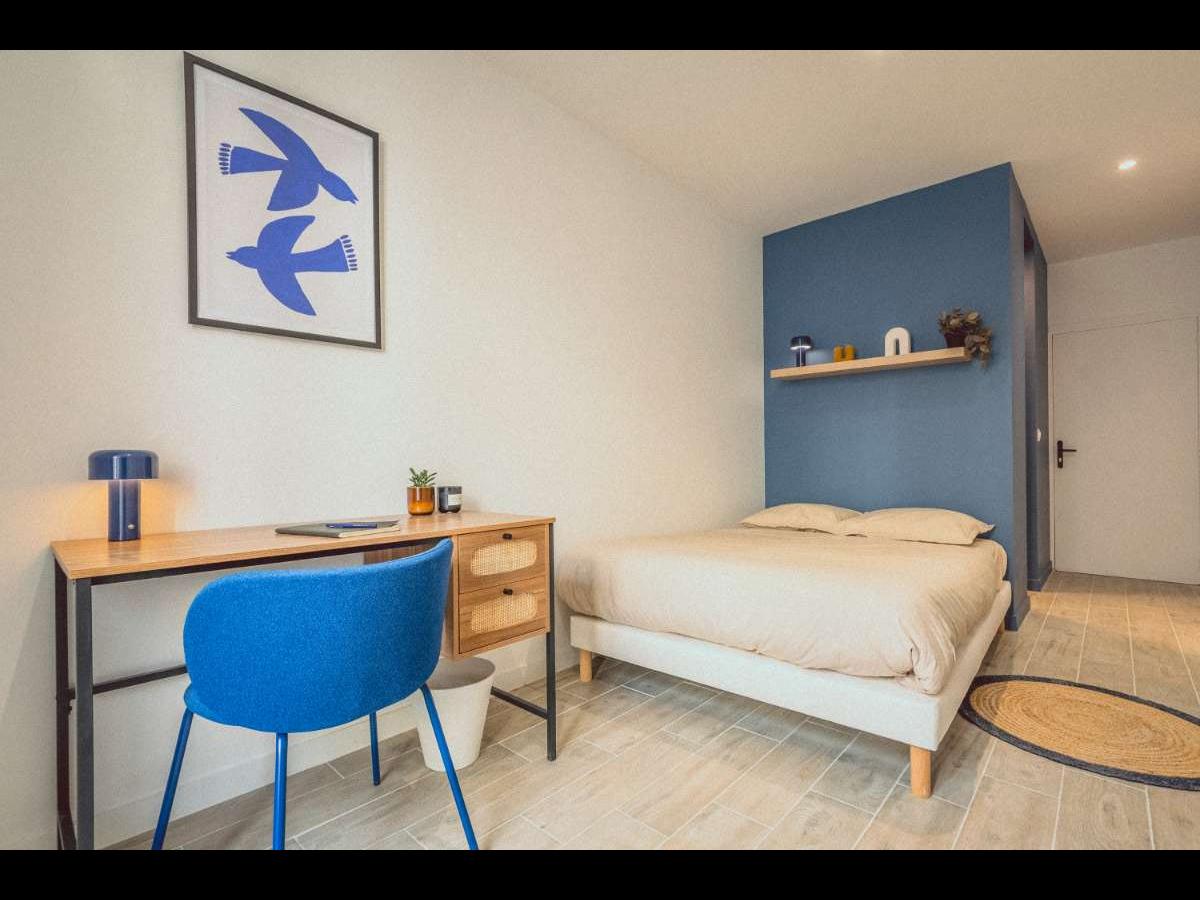 Colocation à Versailles — Colocation Versailles — chambre meublée · proche centre Colocation à Versailles — Colocation Versailles — chambre meublée · proche centre
