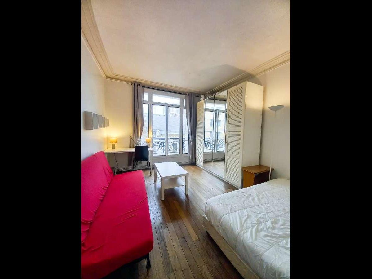 Colocation à Reims : Chambre avec bureau · Reims (68 m² le logement) (photo 3/6)