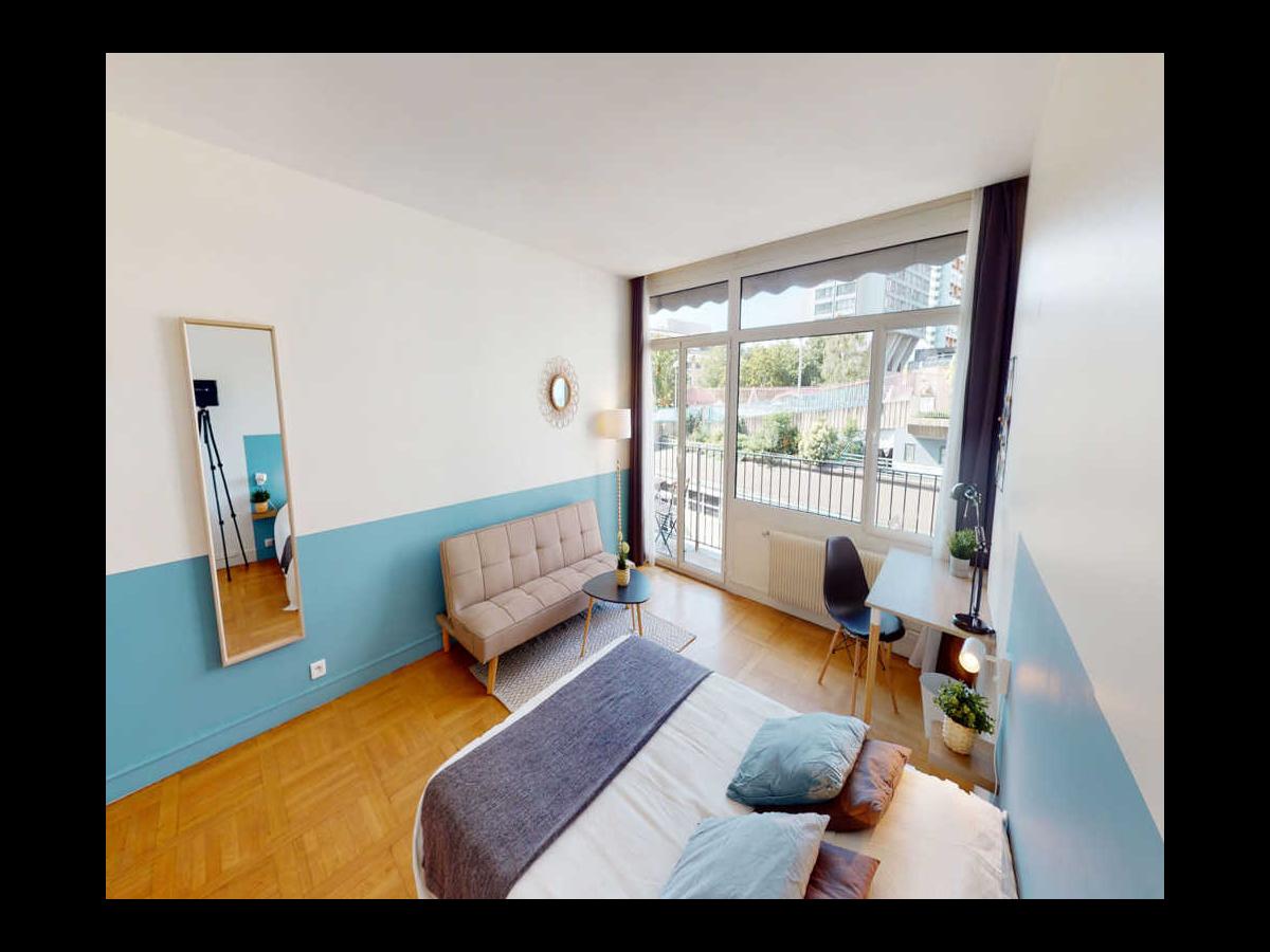 Colocation à Strasbourg : Chambre avec bureau · Strasbourg (63 m² le logement) (photo 3/6)