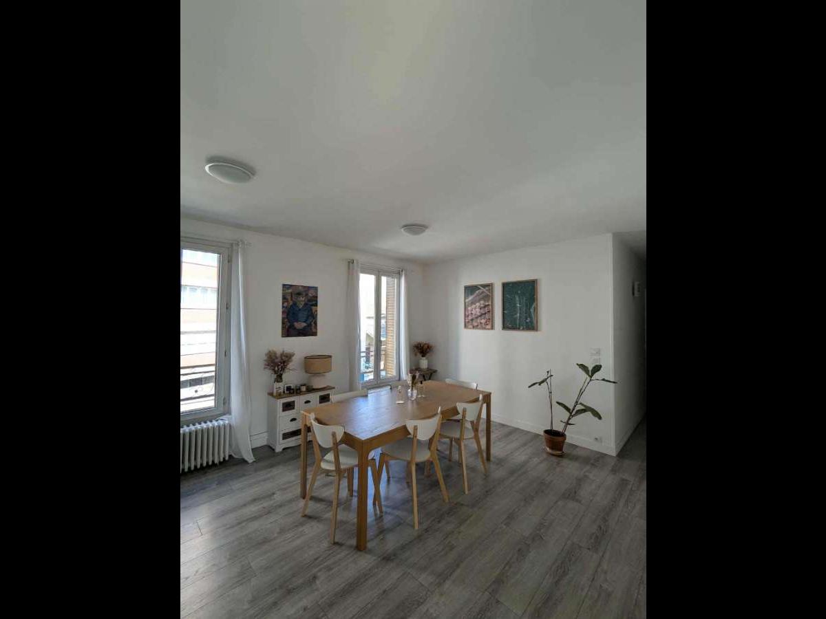 Colocation à Marseille — Dispo novembre · coloc calme · Cours Julien · Marseille Colocation à Marseille — Dispo novembre · coloc calme · Cours Julien · Marseille