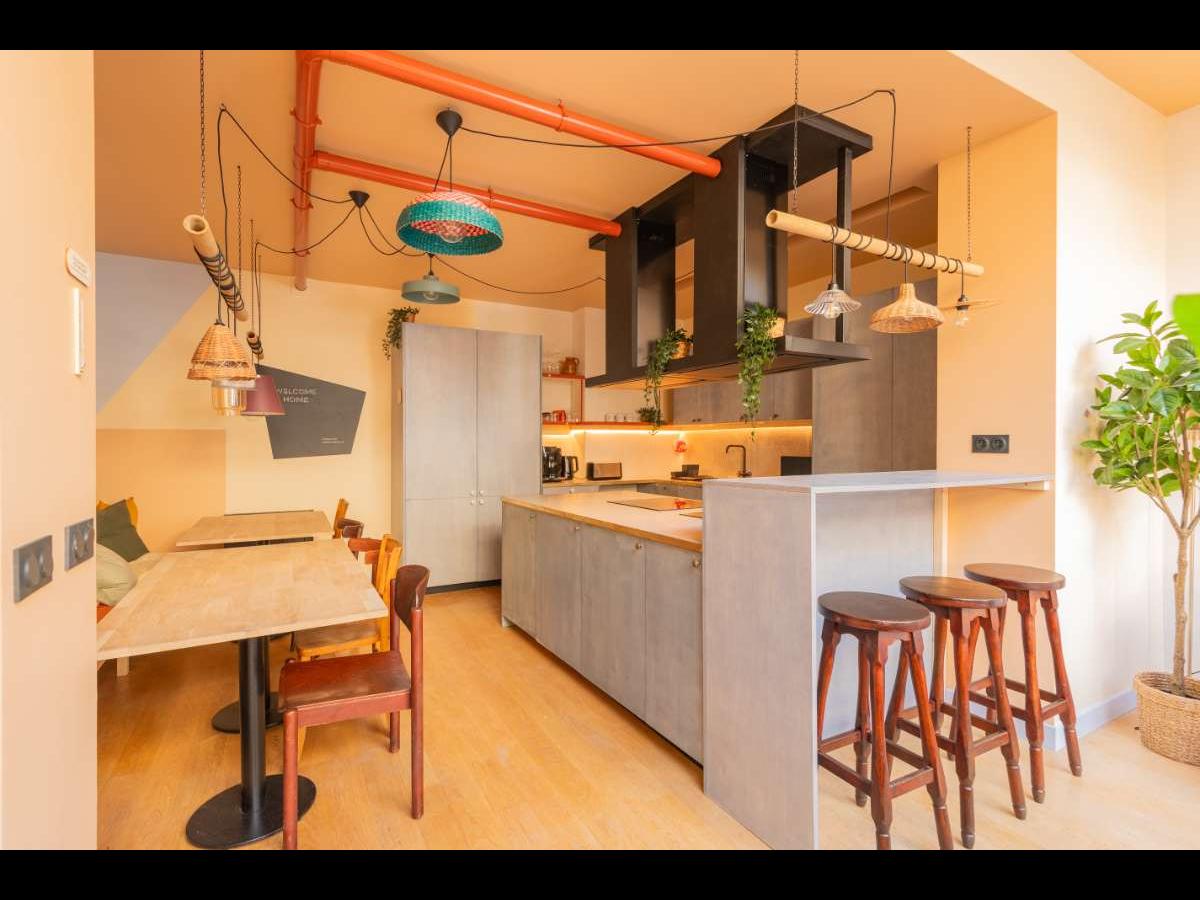 Colocation à Orléans : Chambre lumineuse · Orléans — 4 pièces au total (photo 2/6)