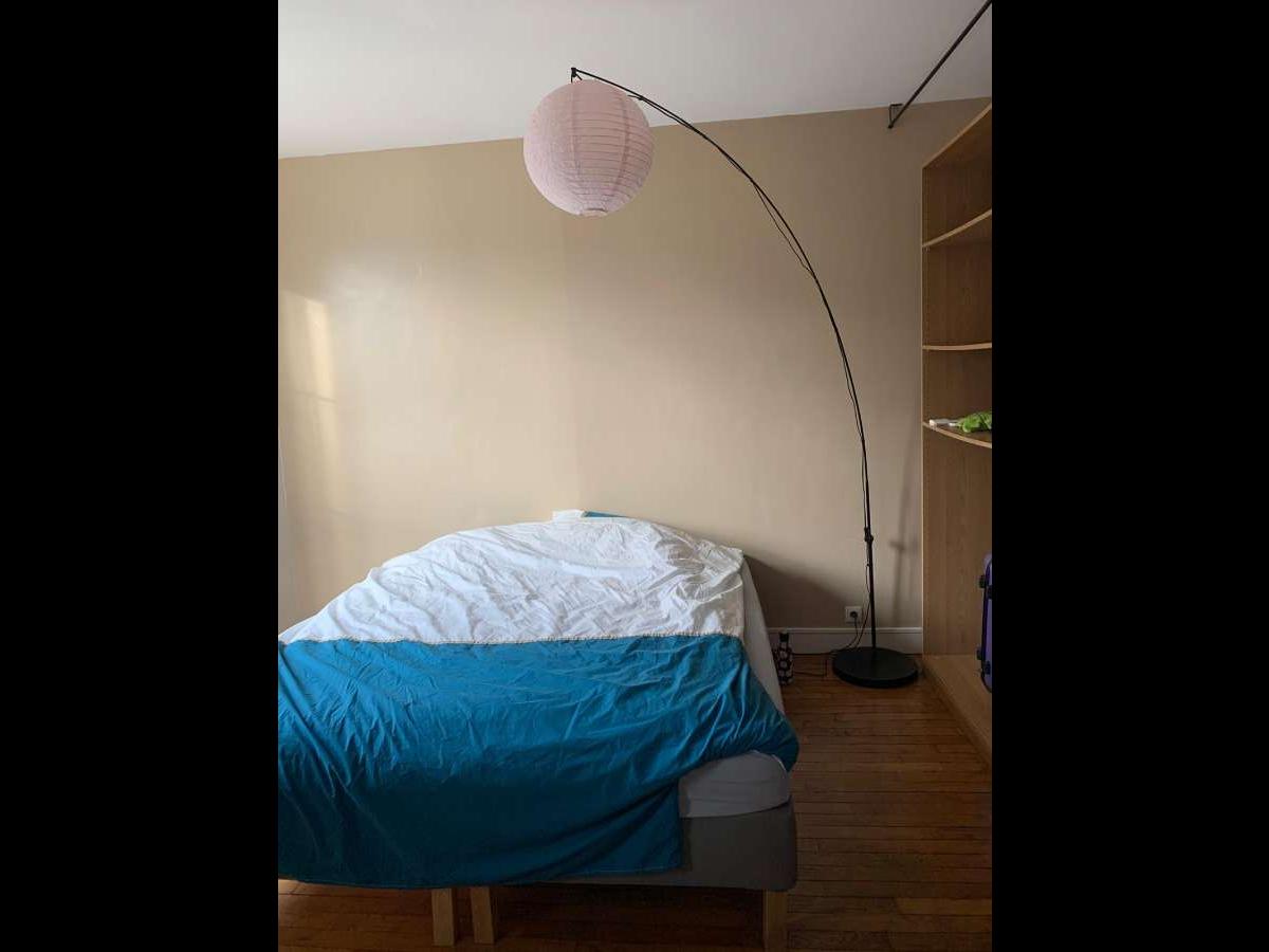 Colocation à Marseille : Chambre avec bureau · Marseille (72 m² le logement) (photo 5/6)