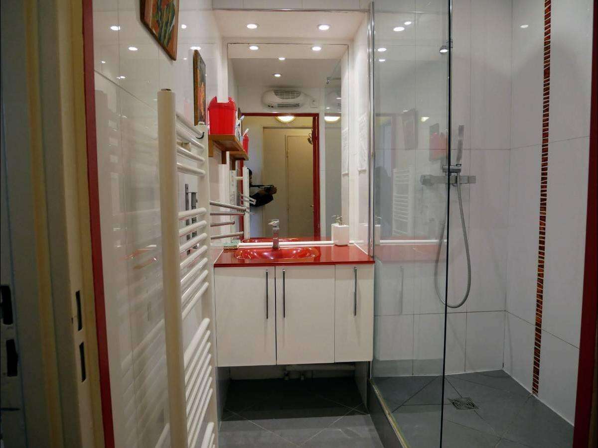 Colocation à Toulon : Chambre avec bureau · Toulon (35 m² le logement) (photo 4/6)