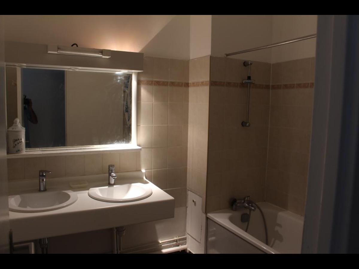 Colocation à Blois : Chambre lumineuse · Blois — 4 pièces au total (photo 5/6)