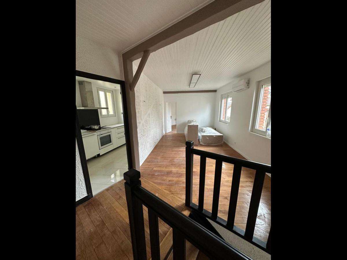Colocation à Lille : Chambre avec bureau · Lille (86 m² le logement) (photo 1/6)