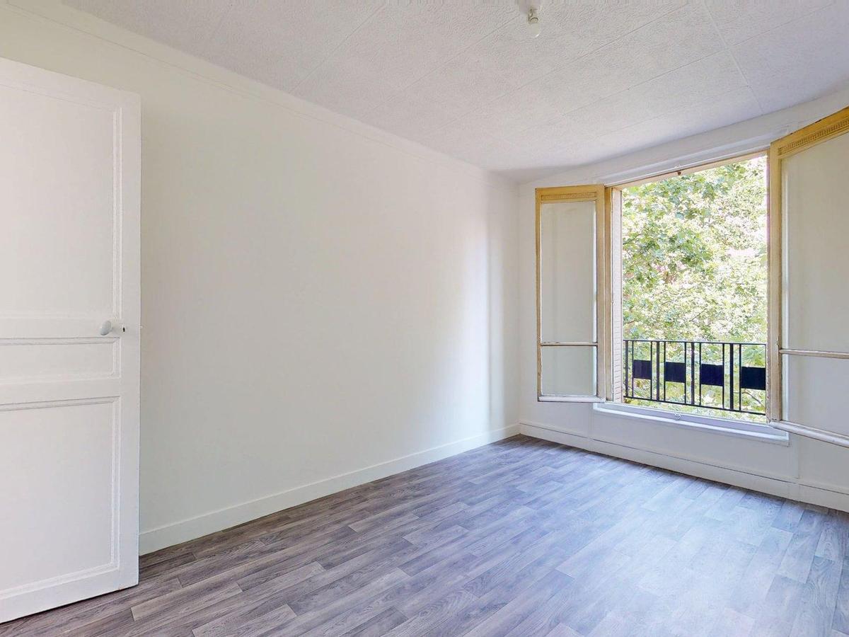 Colocation à Lyon : Chambre avec bureau · Lyon (85 m² le logement) (photo 3/6)