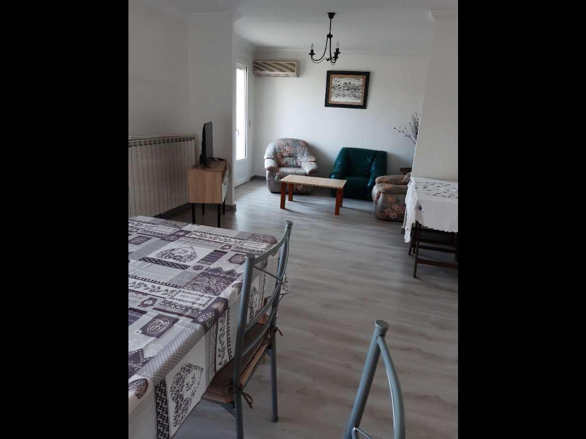 Colocation à Paris : Chambre avec bureau · Paris (57 m² le logement) (photo 2/6)