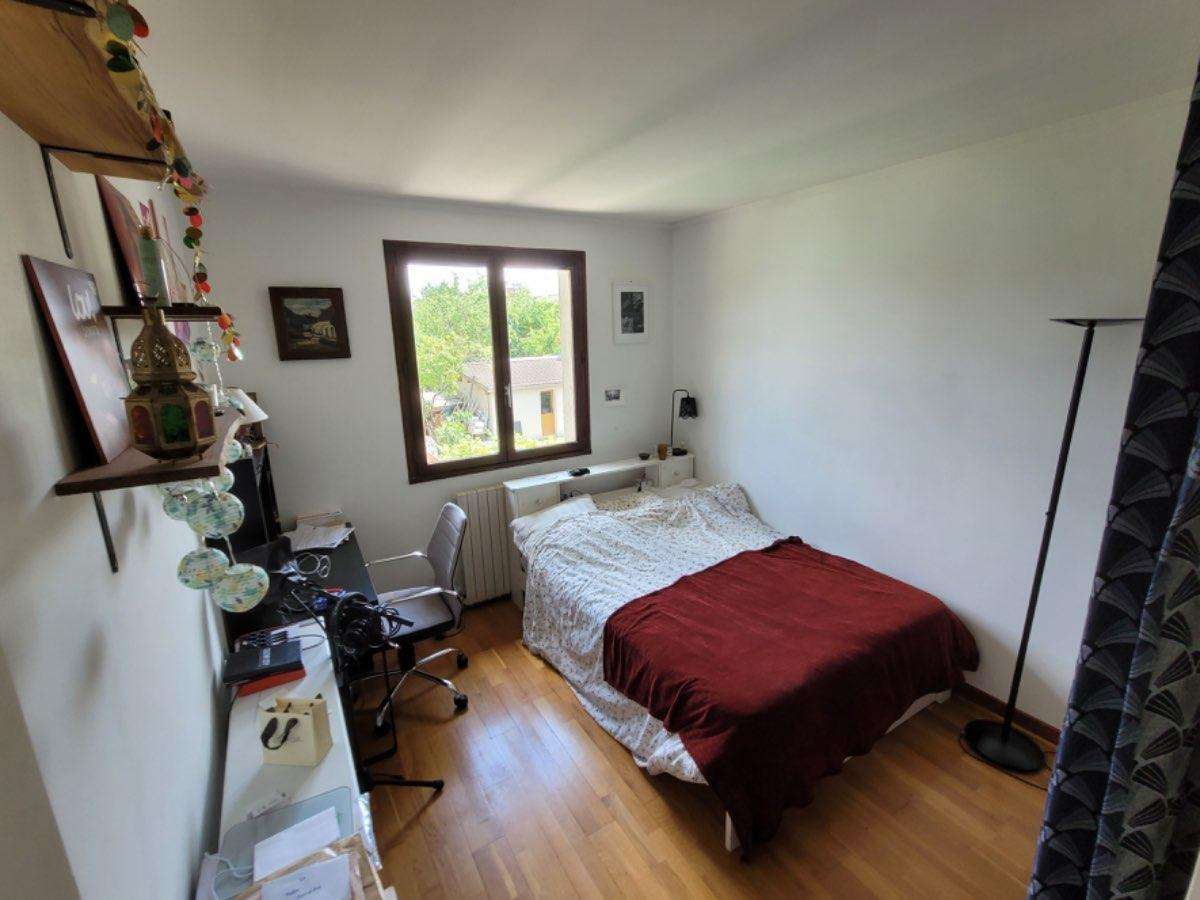 Colocation à Toulouse : Chambre avec bureau · Toulouse (90 m² le logement) (photo 4/6)