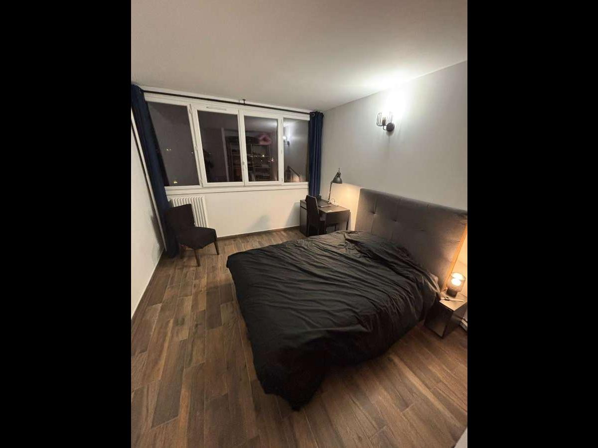 Colocation à Paris : Chambre lumineuse · Paris — 6 pièces au total (photo 3/6)