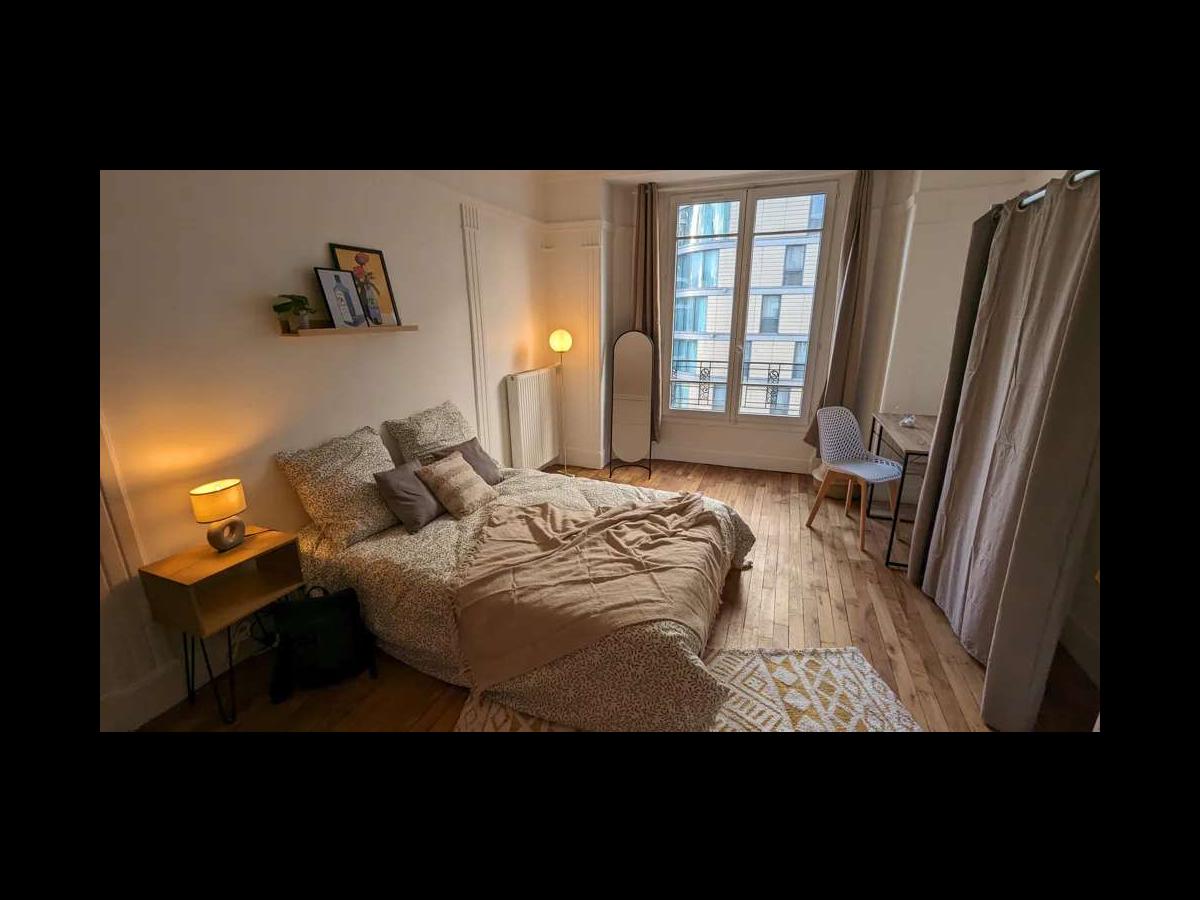 Colocation à Nîmes : Chambre avec bureau · Nîmes (42 m² le logement) (photo 4/6)