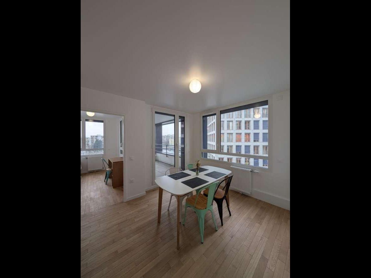 Colocation à Lyon — Chambre avec bureau · Lyon (94 m² le logement)