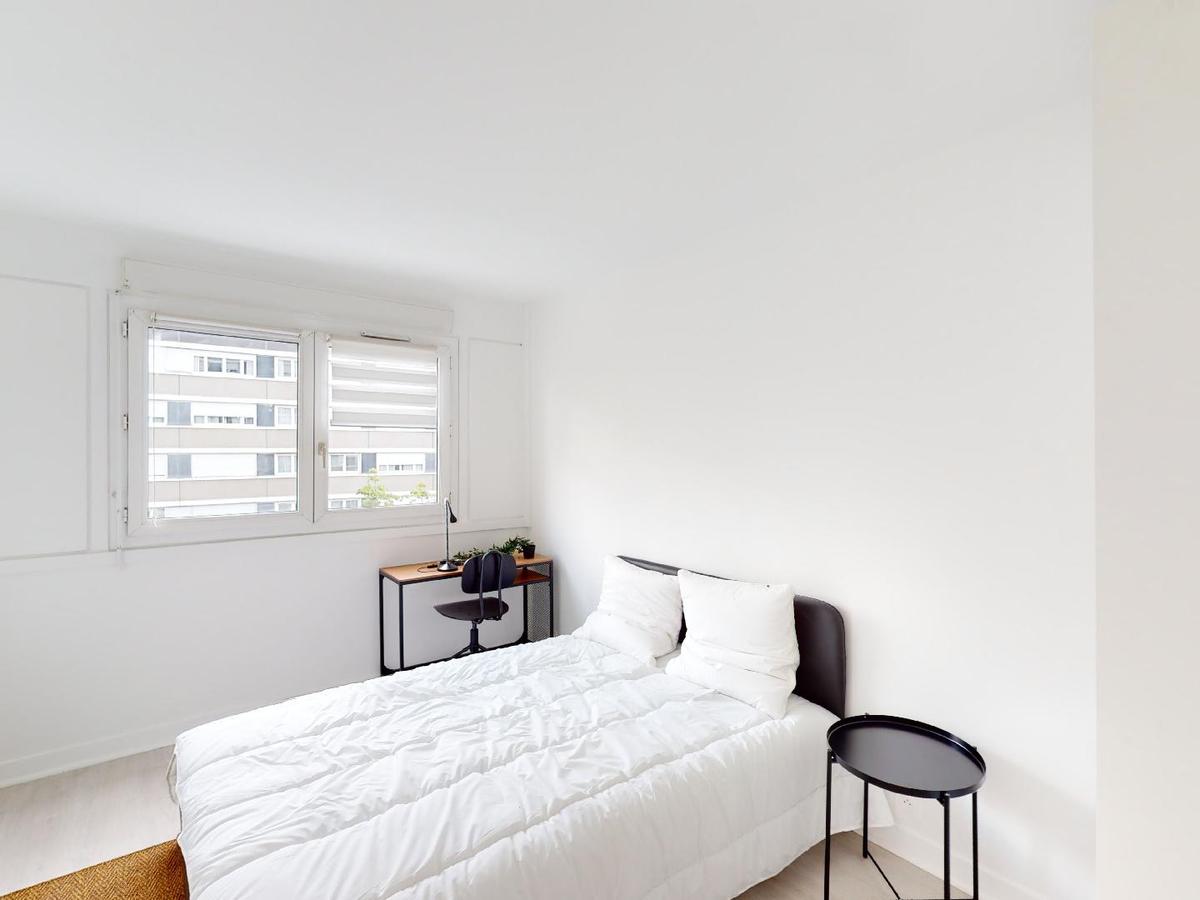 Colocation à Saint-Malo : Chambre avec bureau · Saint-Malo (60 m² le logement) (photo 5/6)