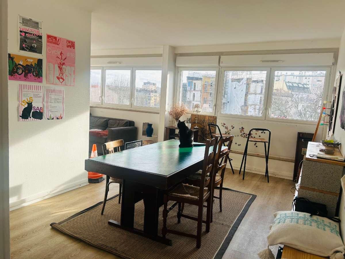 Colocation à Lille : Chambre lumineuse · Lille — 6 pièces au total (photo 5/6)