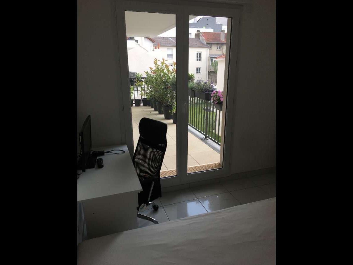 Colocation à Bastia : Chambre avec bureau · Bastia (42 m² le logement) (photo 5/6)
