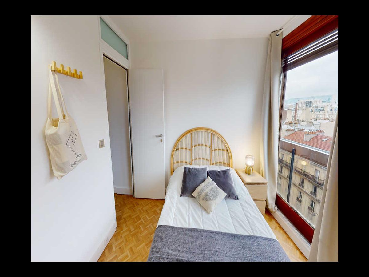 Colocation à Toulouse : Chambre avec bureau · Toulouse (95 m² le logement) (photo 2/6)