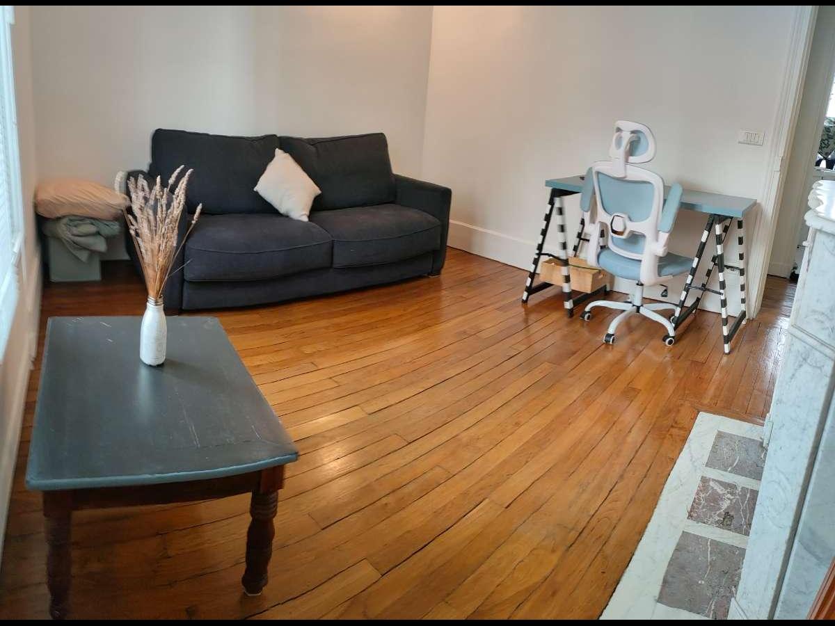 Colocation à Quimper : Chambre avec bureau · Quimper (54 m² le logement) (photo 5/6)