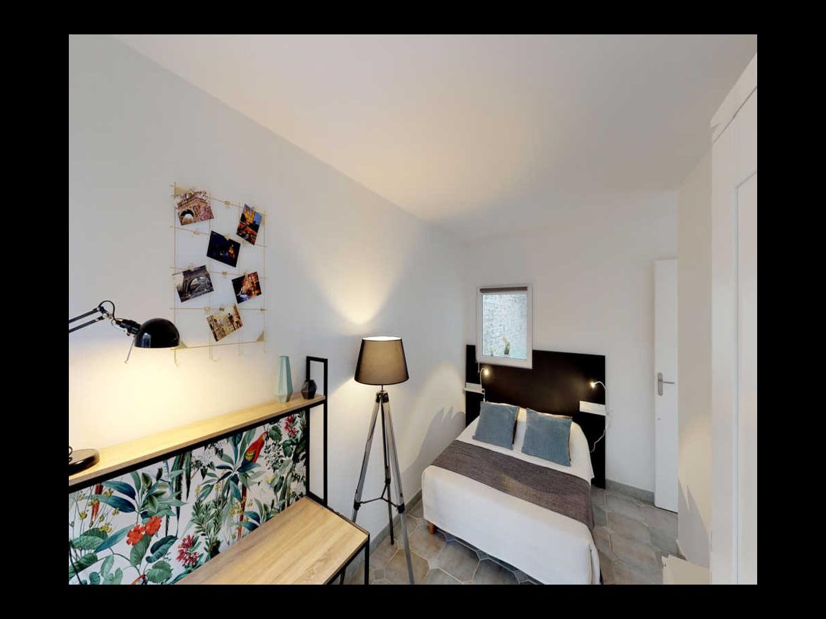 Colocation à Saint-Étienne : Chambre lumineuse · Saint-Étienne — 2 pièces au total (photo 5/6)
