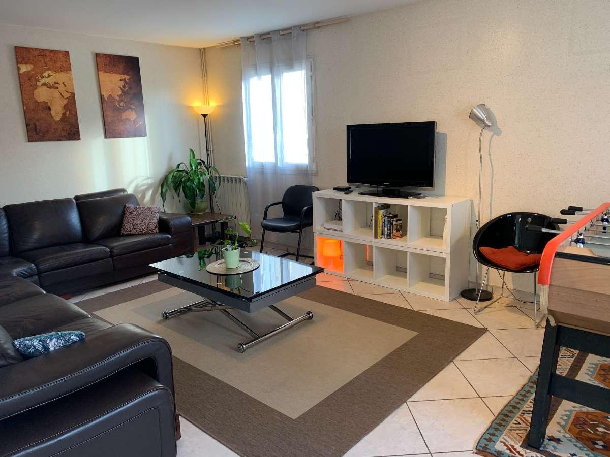 Colocation à Troyes — Dispo novembre · coloc calme · Cathédrale · Troyes Colocation à Troyes — Dispo novembre · coloc calme · Cathédrale · Troyes