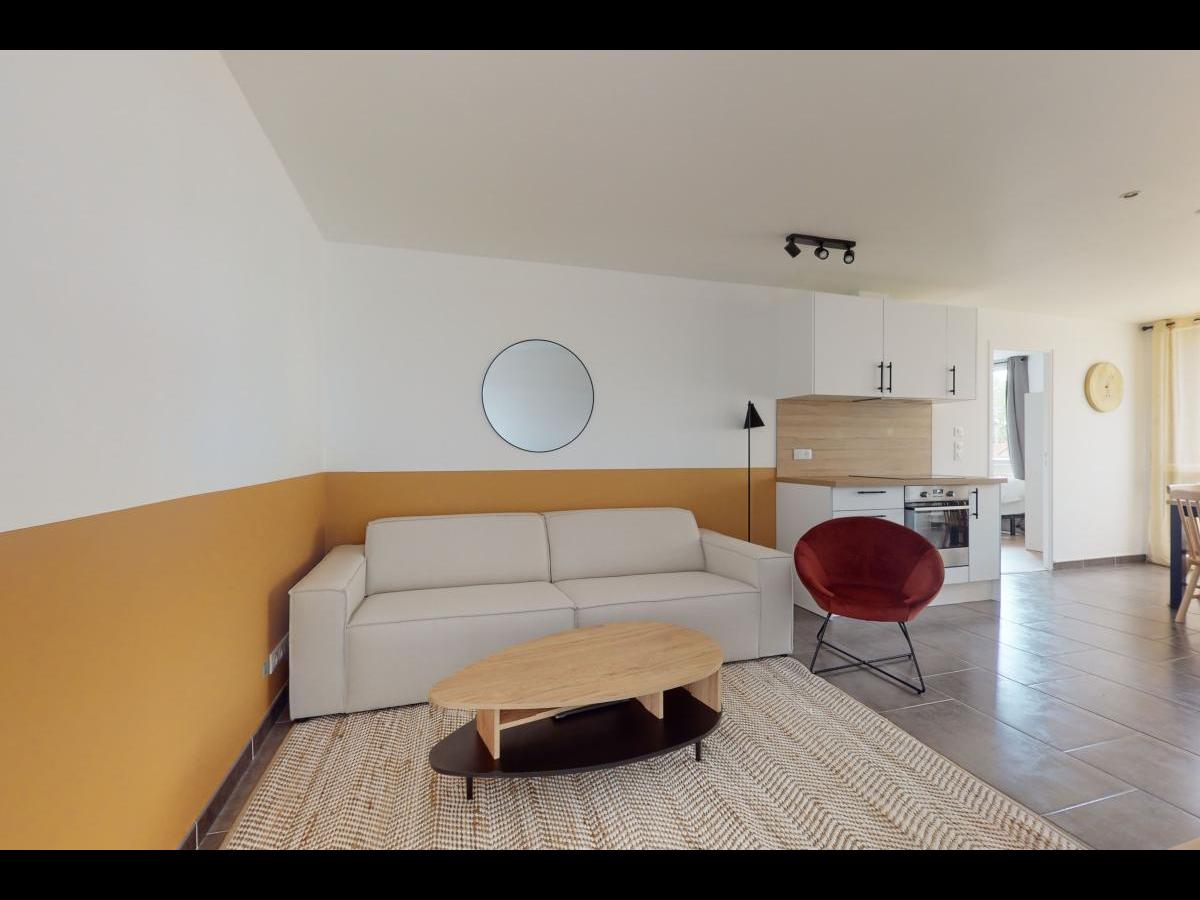Colocation à Saint-Brieuc : Chambre lumineuse · Saint-Brieuc — 5 pièces au total (photo 3/6)