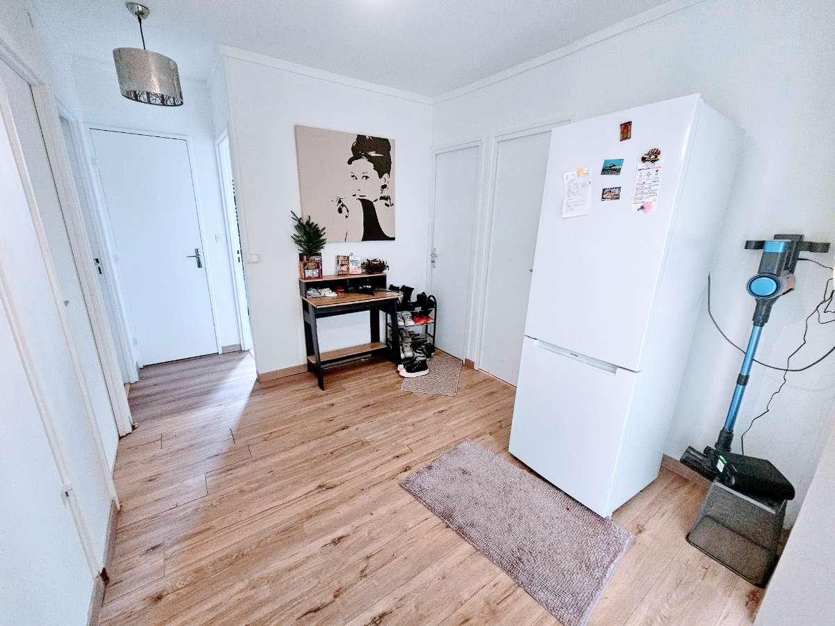 Colocation à Le Havre : Chambre avec bureau · Le Havre (68 m² le logement) (photo 2/6)