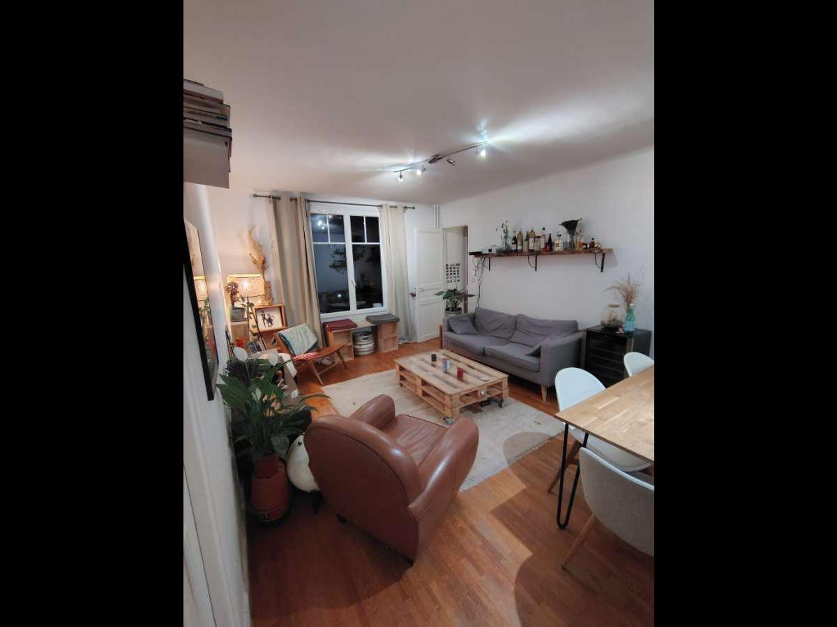 Colocation à Lyon — Chambre avec bureau · Lyon (85 m² le logement)