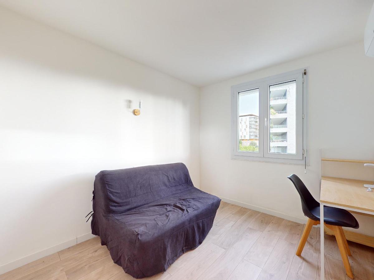 Colocation à Vannes — Chambre avec bureau · Vannes (37 m² le logement) Colocation à Vannes — Chambre avec bureau · Vannes (37 m² le logement)