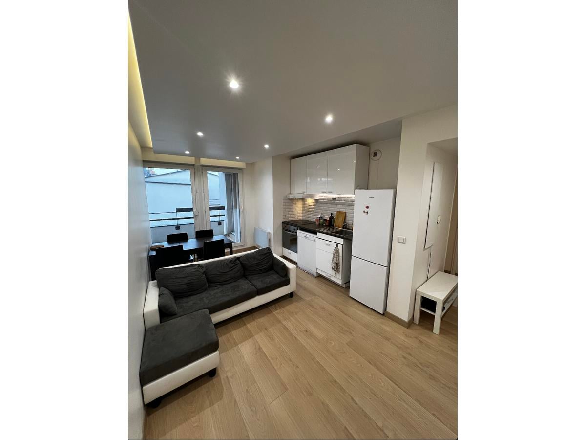 Colocation à Bastia : Chambre lumineuse · Bastia — 6 pièces au total (photo 4/6)