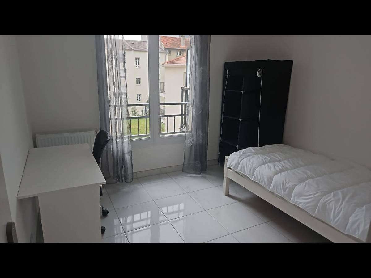 Colocation à Bayonne : Colocation Bayonne — chambre meublée · Petit Bayonne · (photo 5/6)