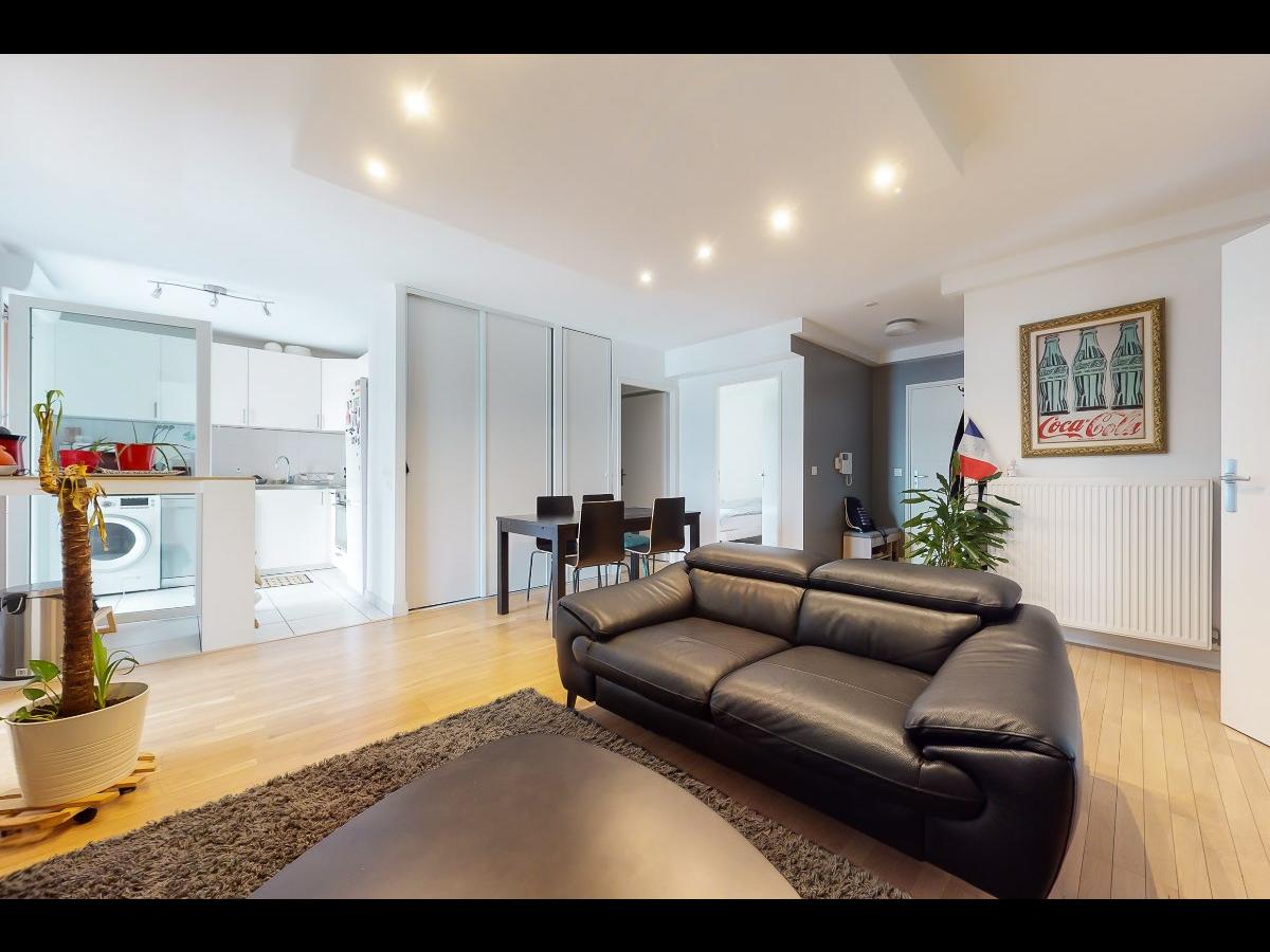 Colocation à Orléans — Chambre lumineuse · Orléans — 2 pièces au total